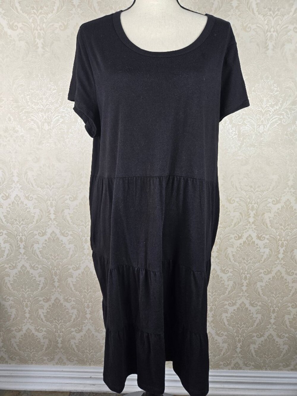 Time & Tru Size XXL (20) Black Tiered A-line Shift Dress Short Sleeve Scoop Neck